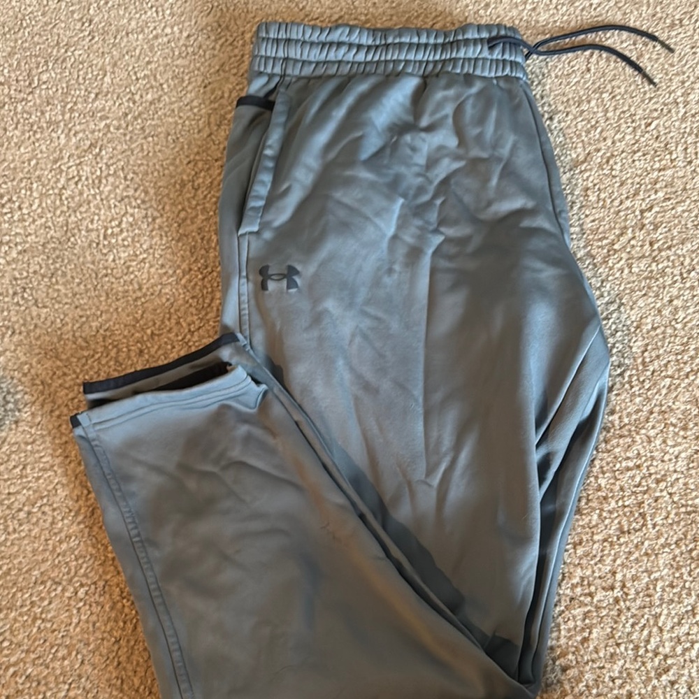 Under Armour Gray Sweatpants with Elastic Waistband